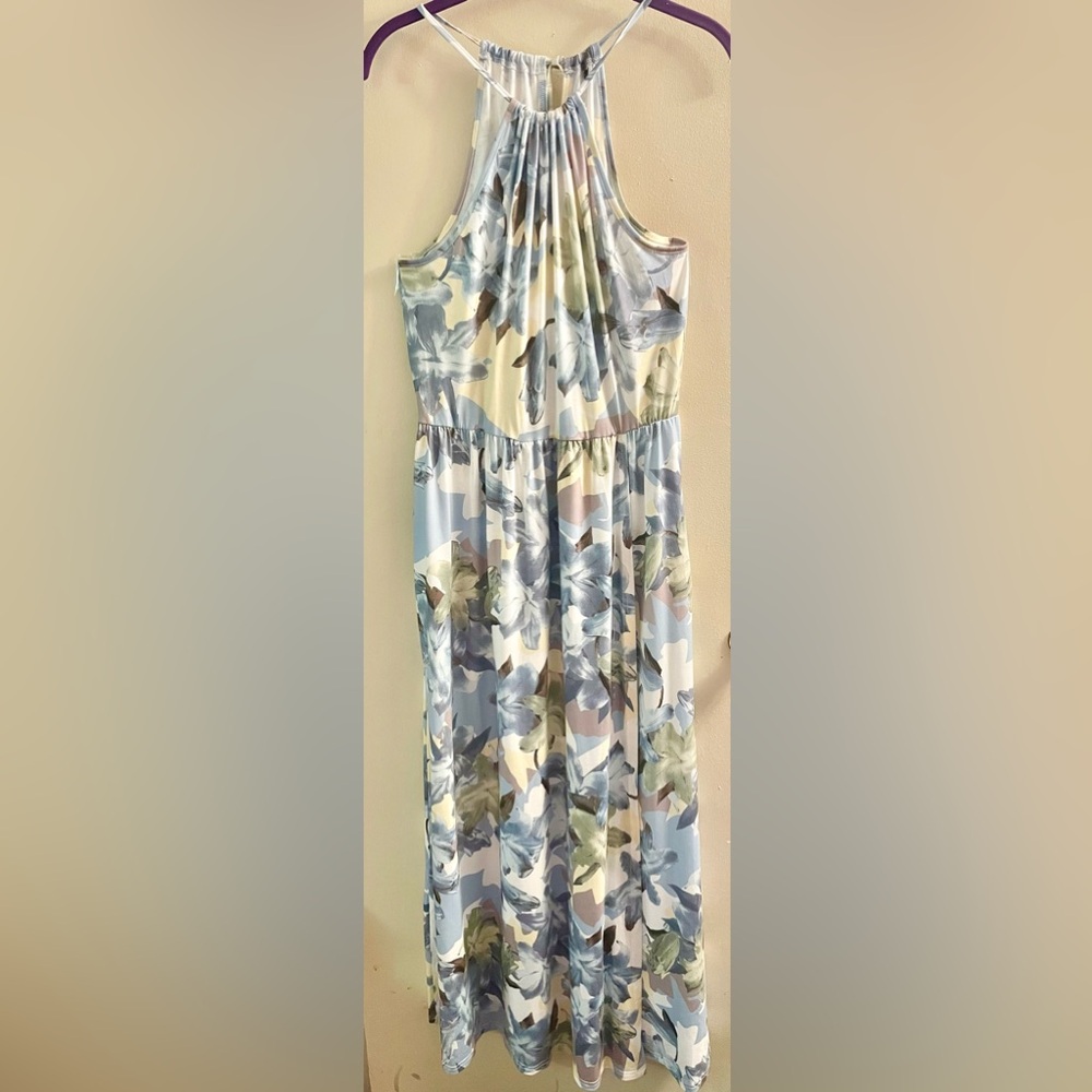 Faux Wrap Sundress
SIZE Medium/Large